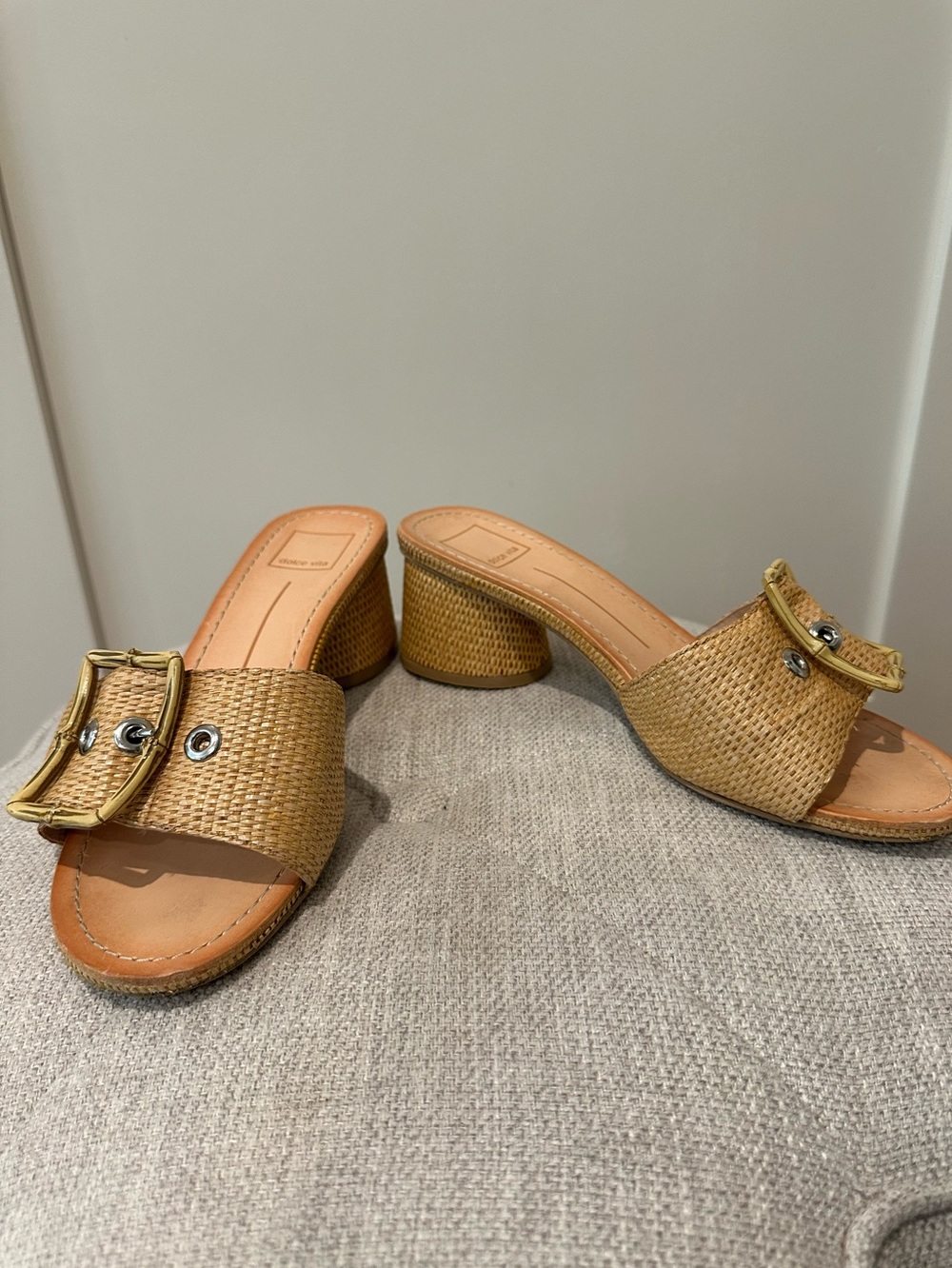 Dolce Vita size 8 Wide raffia slides with faux bamboo buckle detail - Picture 2 of 10